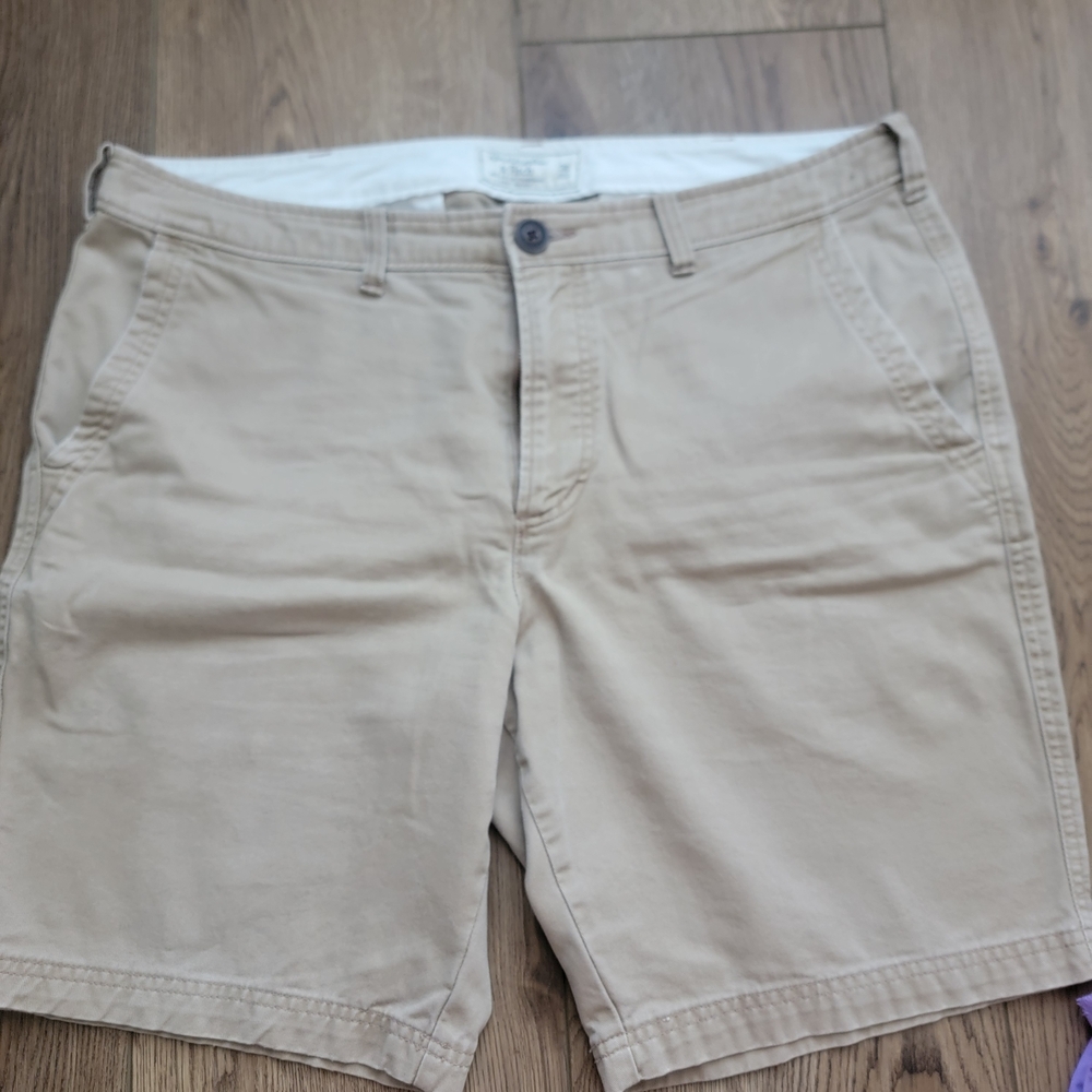 Abercrombie & Fitch Men's Beige Flat Front Shorts